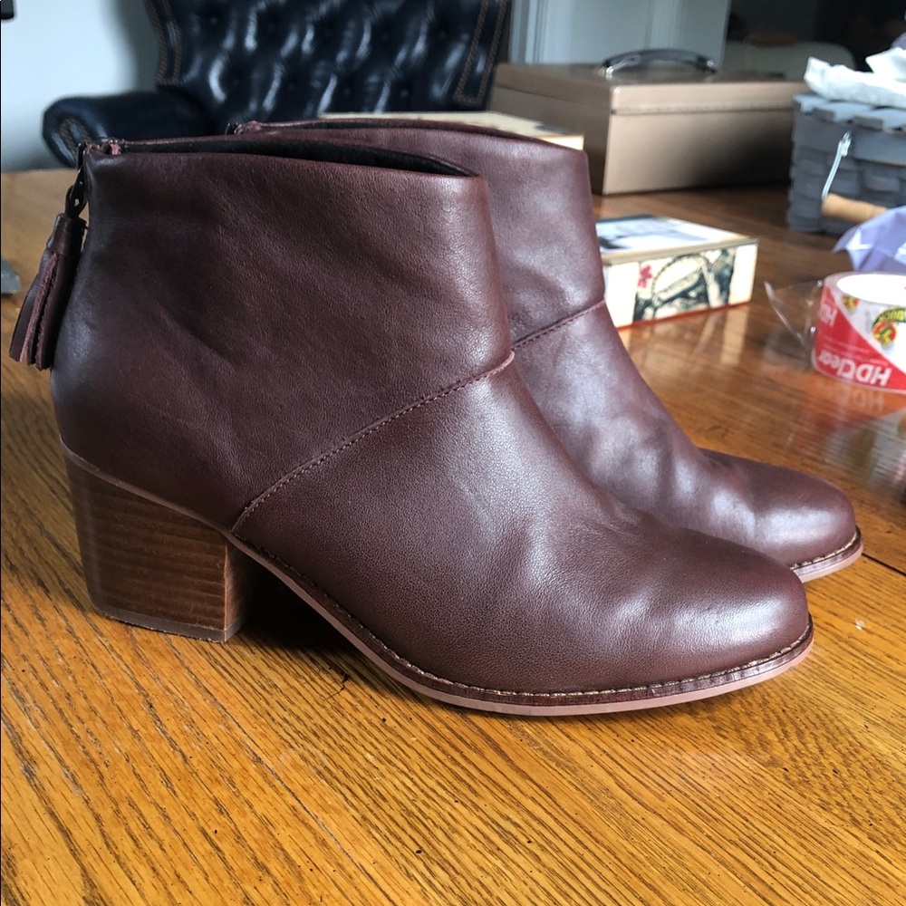 TOMS Leila leather ankle booties women’s size 8